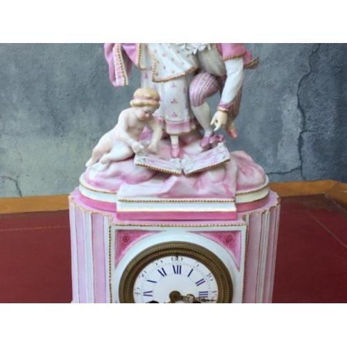 Pendule En Porcelaine