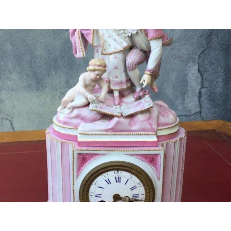 Pendule En Porcelaine
