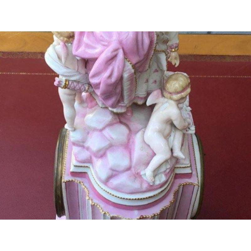 Pendule En Porcelaine
