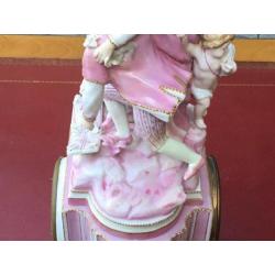 Pendule En Porcelaine