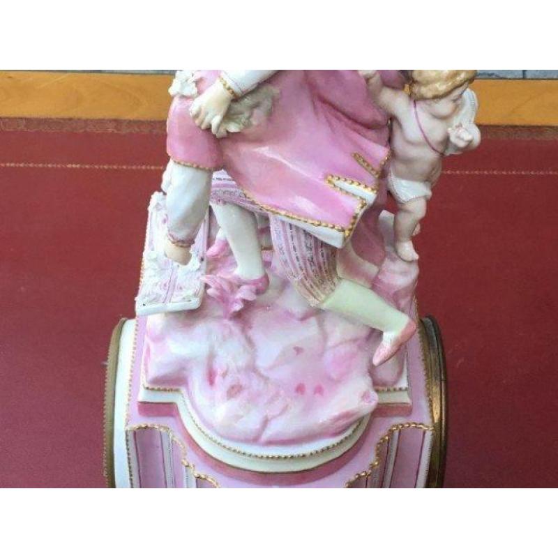 Pendule En Porcelaine