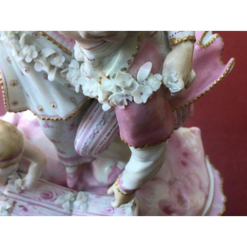 Pendule En Porcelaine