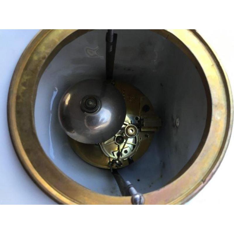 Pendule En Porcelaine