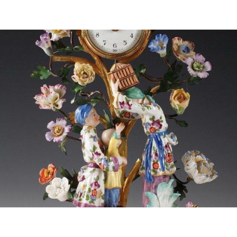 Pendule en Porcelaine de Style Louis XV