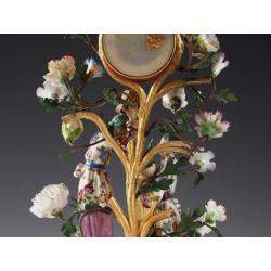 Pendule en Porcelaine de Style Louis XV