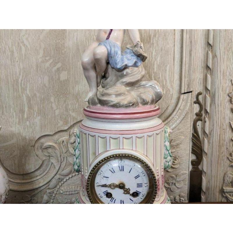 Pendule En Porcelaine De Lunéville d'époque Napoléon III